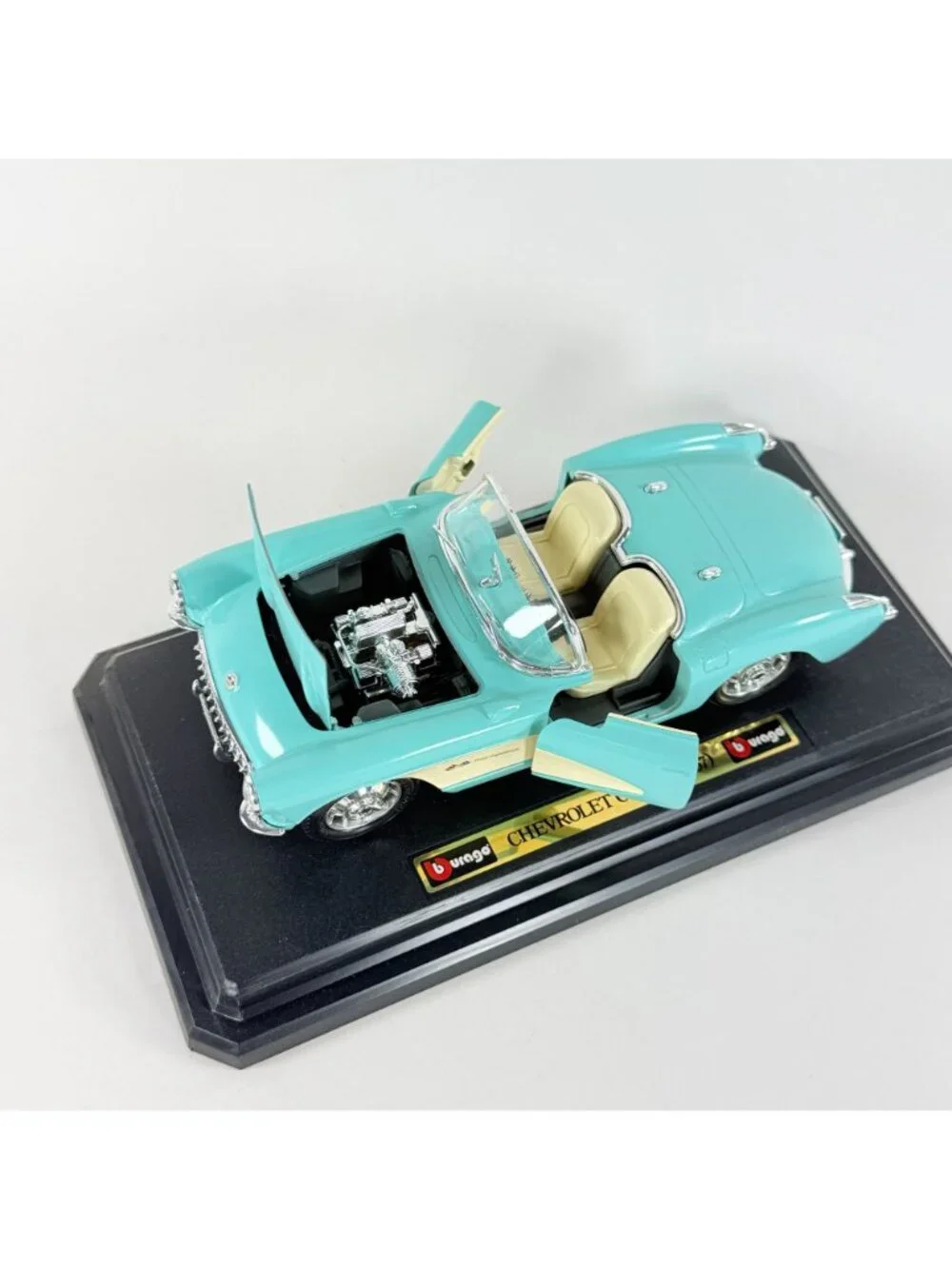 Burago Chevrolet Corvette 1957 1:18 Diecast Model Car Special Collection Mint Bo